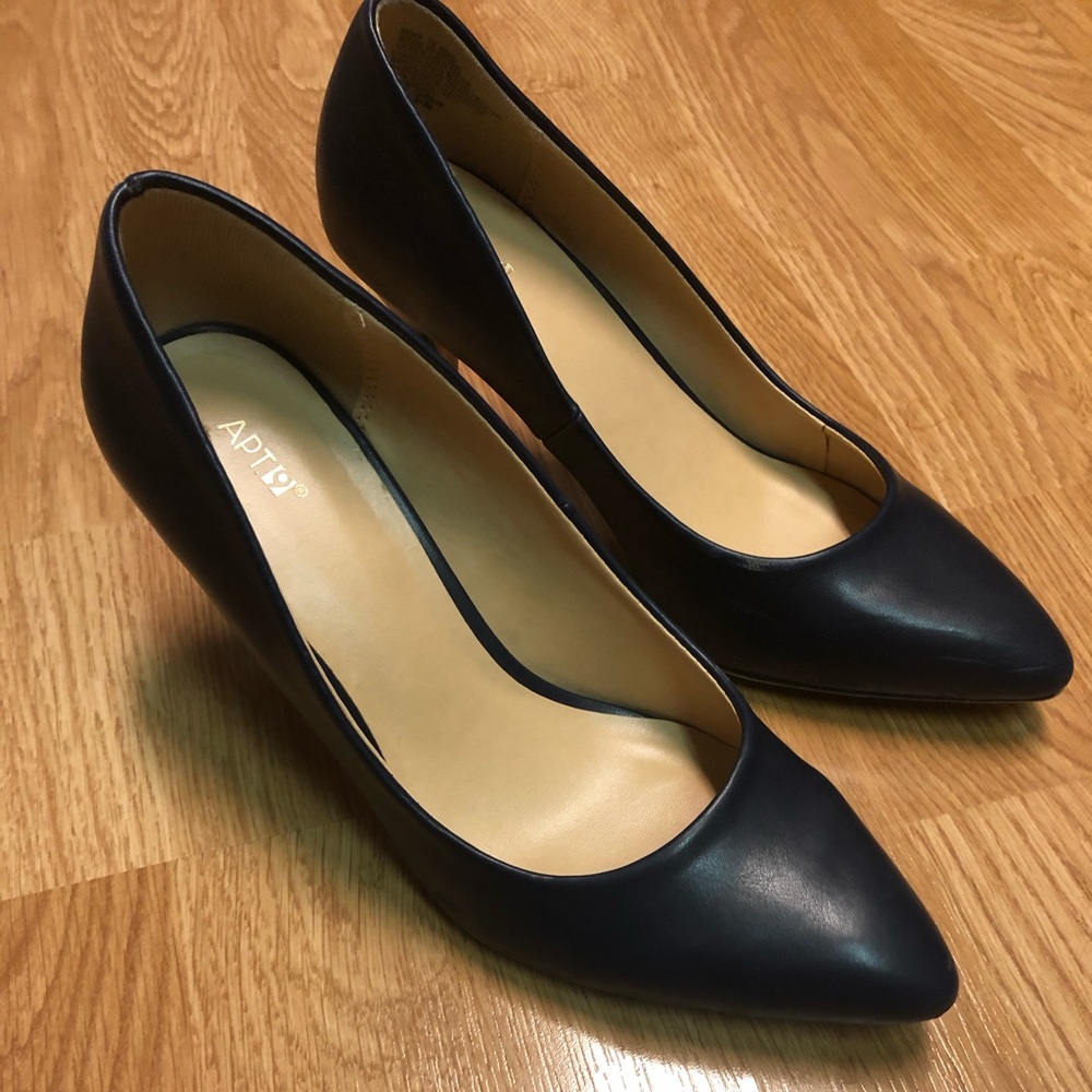 Navy Blue Heels (Apt 9)